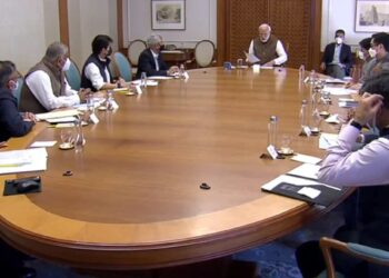 सरकारची घोषणा, 4 केंद्रीय मंत्री भारतीयांच्या वापसीसाठी युक्रेनच्या शेजारील देशांमध्ये जाणार