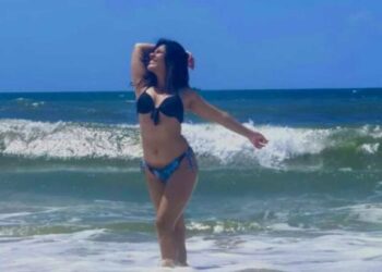 तारक मेहताच्या जुन्या सोनूने दाखवला बोल्ड लूक, लाटांमध्ये दिली अशी पोज