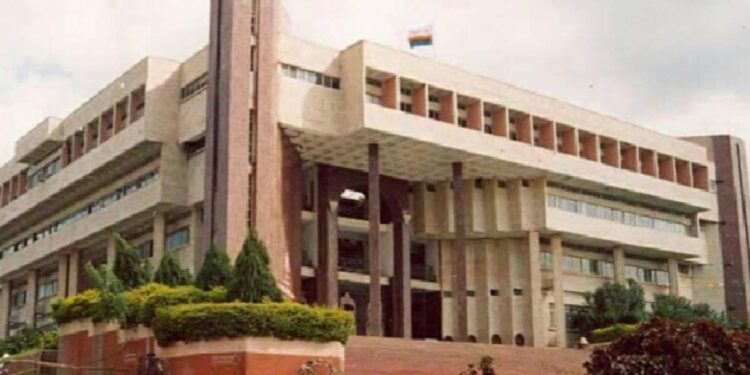 बहिणाबाई चौधरी अध्यासन केंद्रासाठी राज्य सरकारकडून तीन कोटी रुपयांची घोषणा