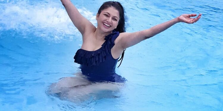 ‘मैने प्यार किया’ या सुपरहिट चित्रपटातील ५३ वर्षीय अभिनेत्री भाग्यश्रीचा नवा लूक आला समोर ; चाहतेही झाले अवाक…