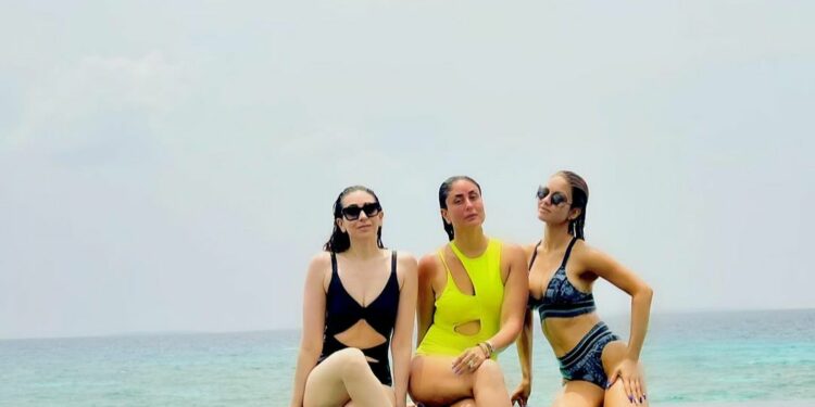 बिकिनीमध्ये दिसले करीना, करिश्मा, नताशाचे त्रिकूट