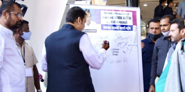 नवाब मलिक यांच्या राजीनाम्याच्या भाजप स्वाक्षरी मोहिमेत राष्ट्रवादीच्या ‘या’ आमदाराची स्वाक्षरी ; मग पुढे काय झालं वाचा…