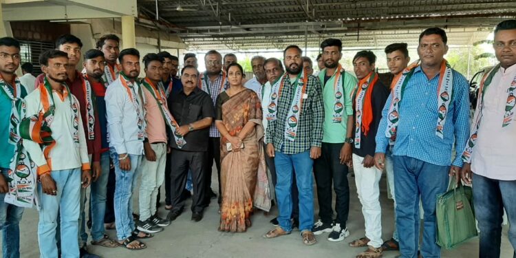 आमदगाव येथील शिवसेना पदाधिकाऱ्यांचा राष्ट्रवादीत प्रवेश