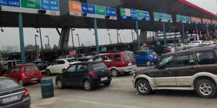 रस्त्यावरून सर्व टोलनाके हटवले जाणार, मोदी सरकार उचलणार ‘हे’ मोठे पाऊल