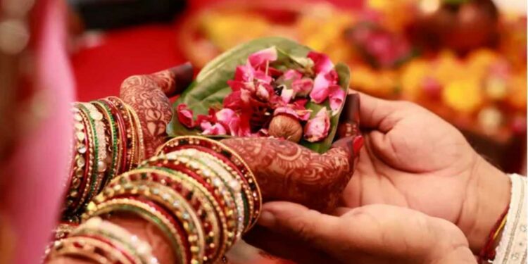 लग्न केल्यावर मिळू शकतो अडीच लाखांचा फायदा, फक्त एक अट पूर्ण करावी लागेल!