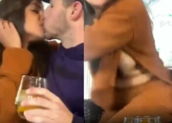 Video ! लाईव्ह चॅट मध्येच प्रियंका झाली ‘Oops Moment’ ची शिकार