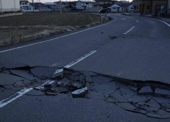 जपानमध्ये भूकंपाचा हाहाकार, वीस लाख घरांतील बत्ती गुल, सुनामीचा इशारा