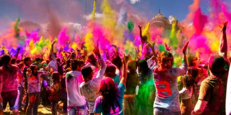 धुमधडाक्यात साजरी करा होळी, धूलिवंदन! गृहखात्याकडून नवे परिपत्रक जारी