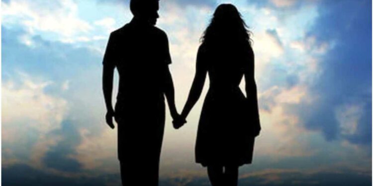 विधवा बहीण पडली भावाच्या प्रेमात, कुटुंबीयांनी बोलावली पंचायत, मंग..पुढे काय झालं ते वाचा