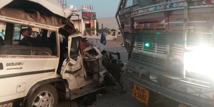 वारकऱ्यांच्या दिंडीचा भीषण अपघात, 5 जणांचा मृत्यू