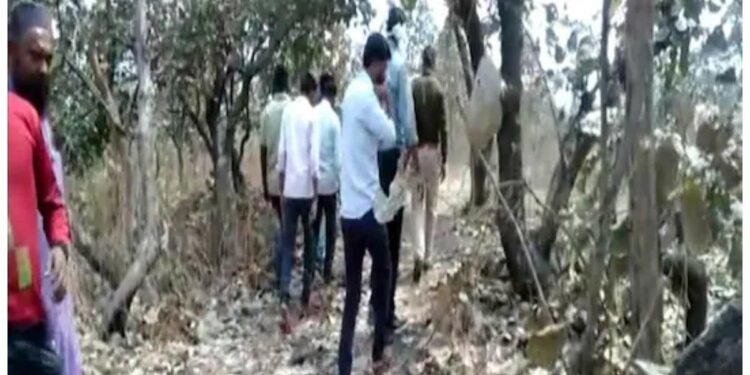 आधी दगडाने ठेचलं मग चाकूने केले सपासप वार, एकतर्फी प्रेमातून तरुणीची हत्या