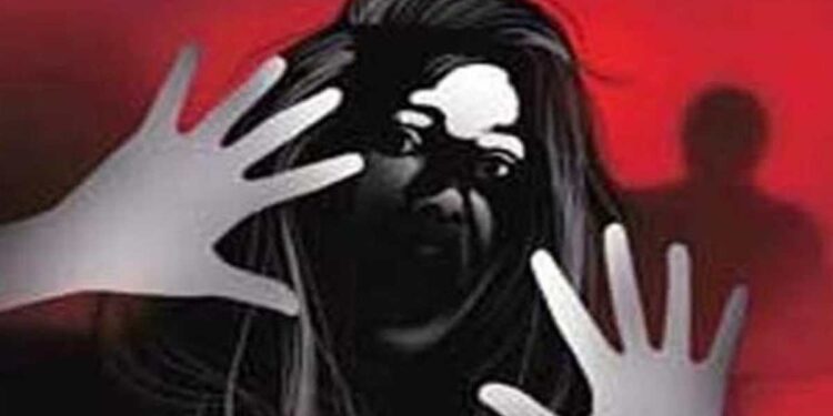 धक्कादायक ! तंत्र-मंत्राच्या नावाखाली 17 वर्षीय तरुणीवर बलात्कार