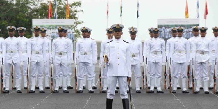 नोकरीची सुवर्णसंधी..! भारतीय नौदलात २५०० पदांसाठी मेगा भरती