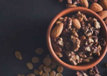 तुम्हालाही वजन झपाट्याने कमी करायचेय?  तर या 9 ड्रायफ्रुट्सचा आहारात समावेश करा