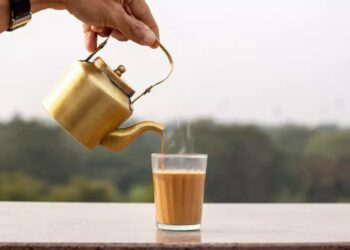 सकाळी उठल्याबरोबर चहा पिताय? जाणून घ्या हे ५ नुकसान