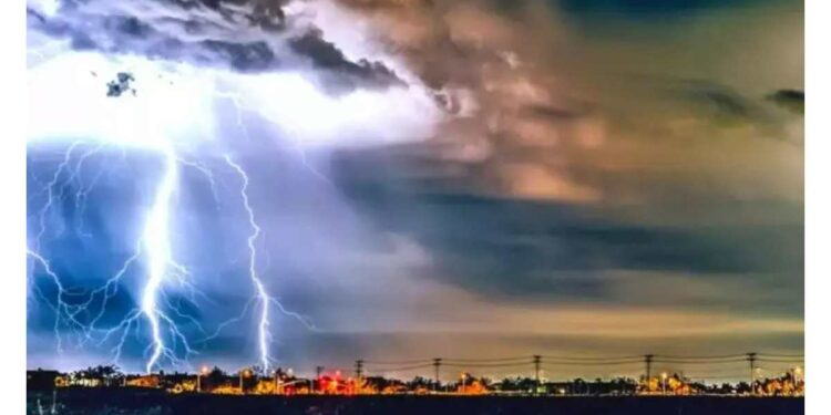 पुन्हा आस्मानी संकट, राज्यातील ‘या’ जिल्ह्यांना अलर्ट जारी