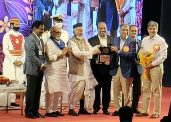 महाराष्ट्र चेंबर ऑफ कॉमर्सतर्फे जैन इरिगेशनचा गौरव ; राज्यपाल भगतसिंह कोश्यारी यांच्याहस्ते जैन इरिगेशनचे अध्यक्ष अशोक जैन यांनी स्वीकारला पुरस्कार