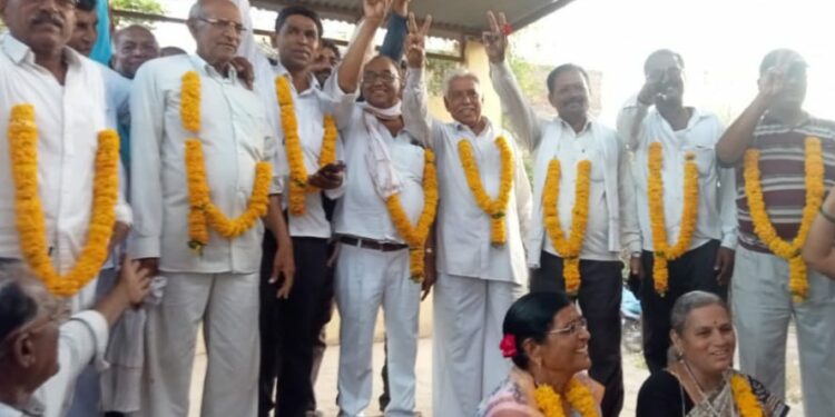 विवरे बु॥ विविध कार्यकारी सोसायटी निवडणुकीत शेतकरी पॅनल विजयी