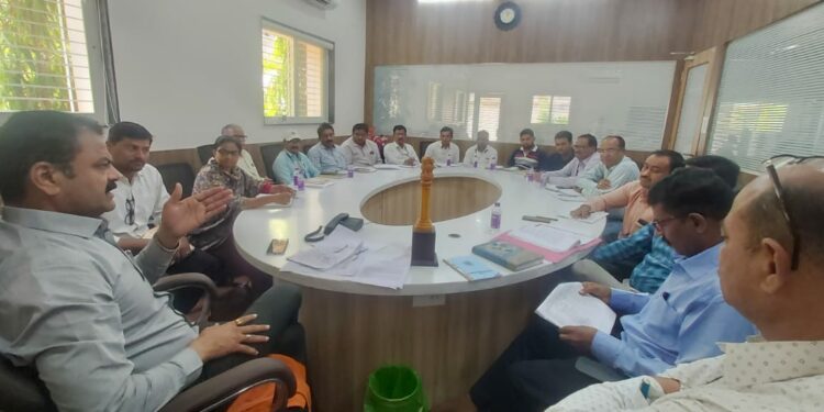 पाचोरा भडगावातील मातोश्री शेत पाणंद रस्ते कामे त्वरित सुरू करा. आ.किशोर अप्पा पाटील यांचे आढावा बैठकित निर्देश