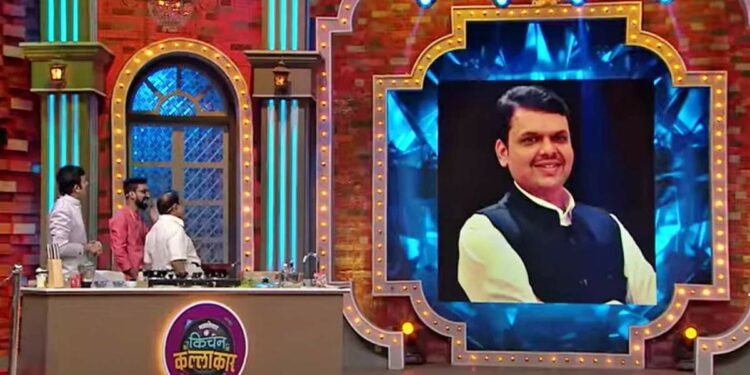 Video ! फडणवीसांचा फोटो दाखवताच खडसे म्हणाले ; दुश्मन ना करे..