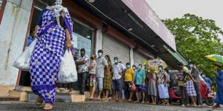 ना गॅस, ना औषध, 12-12 तास वीजपुरवठा खंडित ; श्रीलंकेतील परिस्थिती बिकट