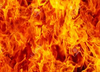 जळगावात घराला भीषण आग ; संसारपयोगी साहित्य जळून खाक