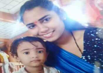 धक्कादायक ! ३ वर्षाच्या लेकीसह आईची धावत्या रेल्वेतून उडी घेऊन आत्महत्या 