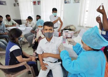 कोरोनाची ही लक्षणे लहान मुलांमध्ये दिसतात लगेच सावध व्हा