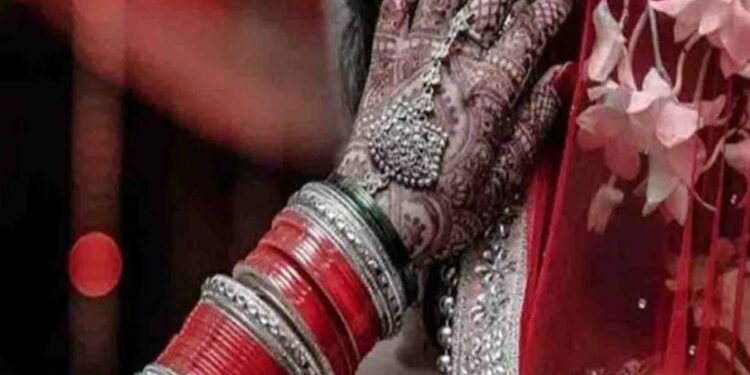 हनीमूनवर पतीच्या कृतीने पत्नी हैराण, विवाहितेने उघड केले मोठे रहस्य