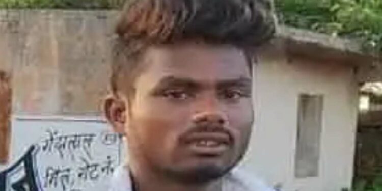 कबुतर पकडणे महागात पडले, तरुणाने गमावला जीव