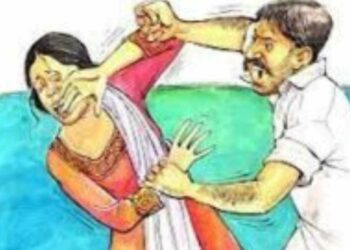 मुलांच्या भांडणावरून विवाहितेला मारहाण करून विनयभंग