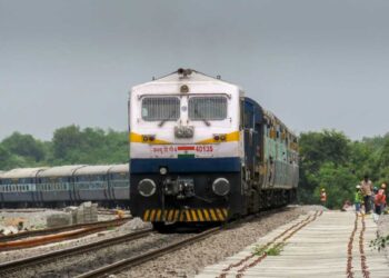 खळबळजनक ! सिग्नलला कापड बांधून देवगिरी एक्स्प्रेसवर सशस्त्र दरोडा