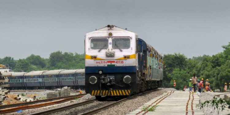 खळबळजनक ! सिग्नलला कापड बांधून देवगिरी एक्स्प्रेसवर सशस्त्र दरोडा