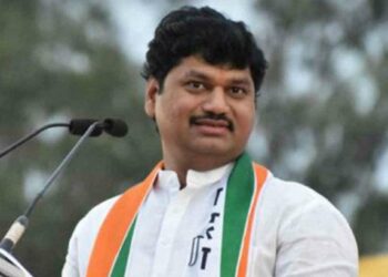 5 कोटी द्या, अन्यथा.. धनंजय मुंडेंना महिलेची धमकी