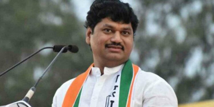 5 कोटी द्या, अन्यथा.. धनंजय मुंडेंना महिलेची धमकी