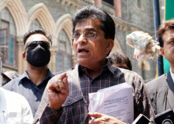 किरीट सोमय्यांच्या पत्नीने संजय राऊतांना पाठवली मानहानीची नोटीस, ४८ तासांत माफी मागा, अन्यथा..