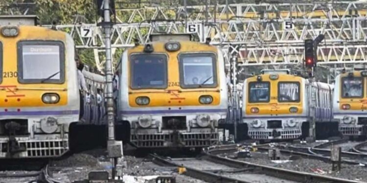 मुंबई लोकलबाबत रेल्वेने घेतला मोठा निर्णय