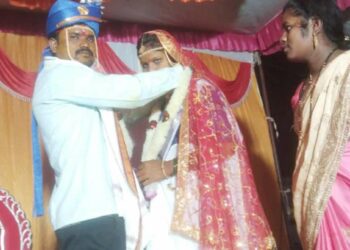 नवरदेव वरातीत नाचण्यात मग्न, संतापलेल्या नववधूने दुसऱ्याच्या गळ्यात घातला हार