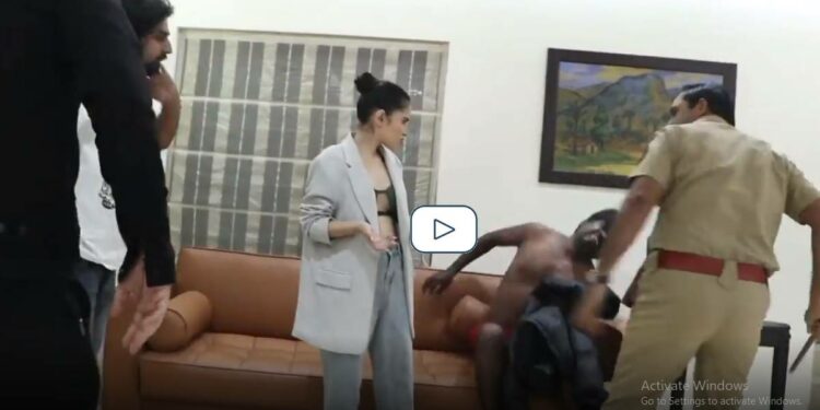 धक्कादायक ! उर्फी जावेदला ब्लू फिल्म शूटिंगदरम्यान रंगेहात पकडले? मग् पुढे काय घडलं पहा व्हिडीओ