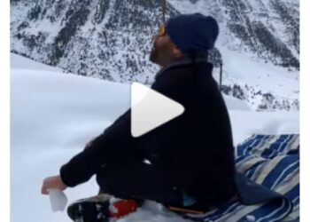 सनी देओलने बर्फाळ मैदानात जिलेबी खाऊन केले ध्यान, मजेशीर व्हिडिओ झाला व्हायरल