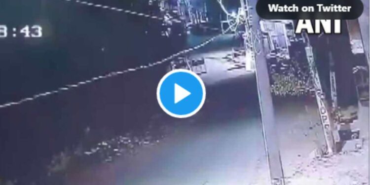 CISF जवानांना घेऊन जाणाऱ्या बसवर झालेल्या दहशतवादी हल्ल्याचे CCTV फुटेज समोर