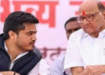 फडणवीसांच्या ‘त्या’ टीकेला आता रोहित पवारांनी दिले 8 ट्विटद्वारे प्रत्युत्तर