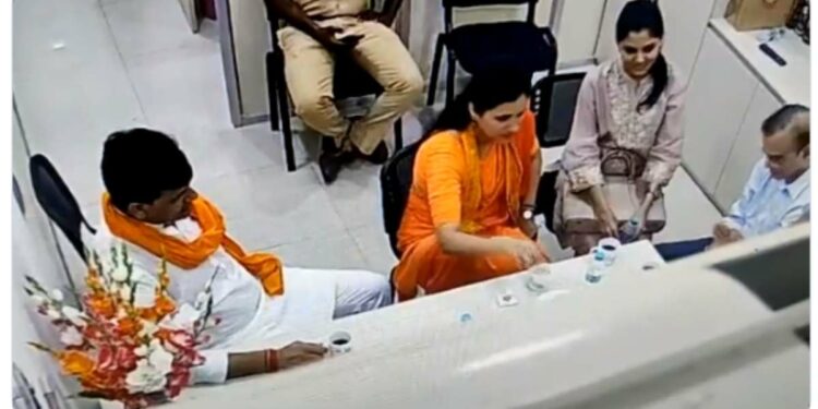 नवनीत राणाच्या आरोपांवर आयुक्तांनी केला व्हिडिओ ट्विट