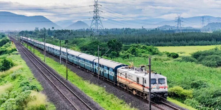 प्रवाशांसाठी आनंदाची बातमी ! मुंबईहून भुसावळकडे येण्यासाठी २० उन्हाळी विशेष गाड्या