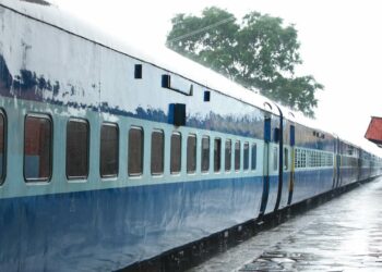 चार्ट प्रिपेड झालाय,अर्ध्यातून प्रवास सोडताय… तरीही रेल्वेचे काढलेल्या तिकिटाचे पैसे परत मिळवा.. जाणून घ्या नवा नियम