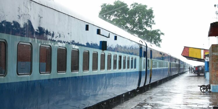 चार्ट प्रिपेड झालाय,अर्ध्यातून प्रवास सोडताय… तरीही रेल्वेचे काढलेल्या तिकिटाचे पैसे परत मिळवा.. जाणून घ्या नवा नियम