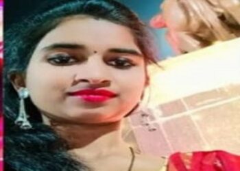 कानात हेडफोन घालून रेल्वे रुळ ओलांडणे महागात पडलं! जळगावात रेल्वेच्या धक्क्याने तरूणीचा जागीच मृत्यू