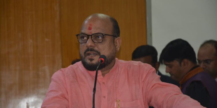 पत्रकारांना शासकीय समित्यांवर संधी देण्याबाबत सकारात्मक विचार करणार