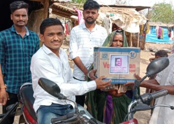 आ.गिरीश महाजन यांच्या वाढदिवसानिमित्त निलेश शिसोदे यांच्या कडून किराणा किट वाटप