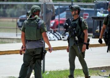 अरे बापरे..हल्लेखोराच्या गोळीबारात 18 विद्यार्थ्यांसह 23 ठार